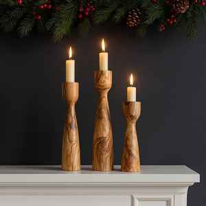 Portavelas de Madera de Nogal de Lujo en Oferta, con Acabado Mate Suave para un Espacio de Vida Contemporáneo a un Precio Accesible - Product Image 3