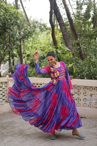 Dernière fausse georgette exclusive avec impression Leheriya et Bandhani avec fabricant de robe patch Kutchi d'Inde - Product Image 6