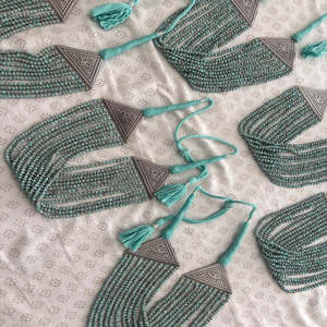 Collar de Varias Capas Tribal Tales Firoza, Joyería de Moda para Disfraces - Product Image 2