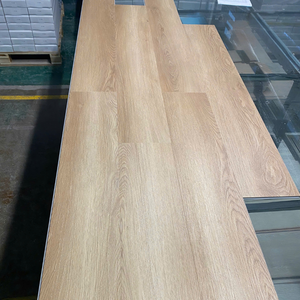 Suelos duraderos 100% impermeables de vinilo SPC con sistema de clic, tablones de vinilo de roble de 5 mm, 6 mm y 20 mil para soluciones de suelo de oficina. - Product Image 3