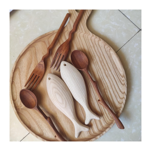 Statue de poisson en bois artisanale élégante et idéale pour la décoration naturelle - Product Image 1