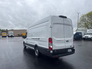 Fourgon utilitaire Transit 250 d'occasion propre, modèle 2021/2020, à vendre - Product Image 2