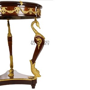 Table d'appoint de luxe à plateau rond en verre avec incrustation en porcelaine et pieds en laiton doré moulé à la main en forme de cygne pour la décoration d'angle de la maison de style palais - Product Image 3