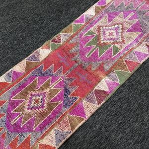 Tapis vintage, petit tapis turc de 2,8 x 9,3 pieds, tapis géométrique Herki rose arc-en-ciel - Product Image 2