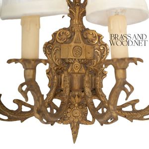 Applique Murale Antique en Laiton Massif avec Design à Cinq Bras, Abat-Jour en Tissu Élégant et Détails Ornés pour les Intérieurs de Luxe Classiques - Product Image 3