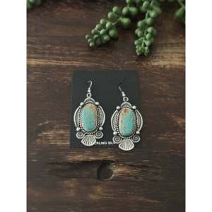Boucles d'oreilles pendantes en turquoise de Kingman et argent sterling, faites à la main par des artisans Navajo - Product Image 1