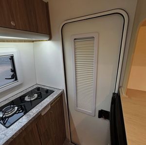 Caravane tout-terrain aux normes australiennes, remorque de camping de luxe, camping-car pour le camping en plein air, remorques de voyage personnalisées d'usine - Product Image 6