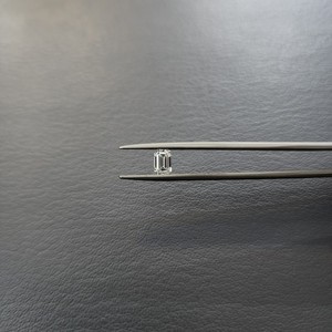 เพชรทรงแฟนซีคุณภาพสูง ผลิตในห้องปฏิบัติการ ได้รับการรับรองความใสระดับ VS2 สำหรับเพชรทรงเหลี่ยมมรกตสีขาวคุณภาพเยี่ยม - Product Image 2