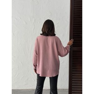 Camisa de Lino Negra Bordada con Bolsillo Topshow al por Mayor - Product Image 4