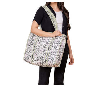 กระเป๋าโท้ทผ้าฝ้ายลายควิลท์ขนาดใหญ่ พิมพ์ลายด้วยมือ ใช้ได้สองด้าน บุ PVC เปิดปิดแบบเปิด ใช้งานได้ยาวนาน แข็งแรง ทนทาน เหมาะสำหรับซื้อของชำ - Product Image 1