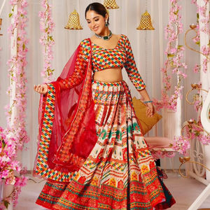 คอลเลกชัน lehenga choli ที่ออกแบบโดยนักออกแบบผ้าไหมแคตตาล็อกเต็มรูปแบบมีจำหน่ายในอัตราขายส่งออกแบบโดยนักออกแบบ lehenga choli - Product Image 1