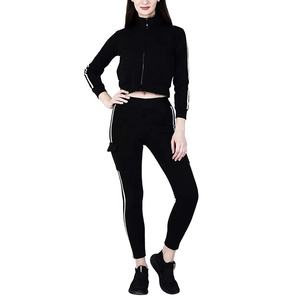 Chándal de mujer con panel de malla para transpirabilidad Chándal de mujer con top de manga corta y joggers - Product Image 1