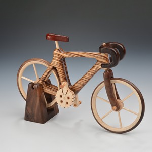 Venta al por mayor Mini bicicleta gemela modelo pequeña pantalla decoración bicicletas de madera bicicleta de madera estatuilla hecha en Vietnam - Product Image 5