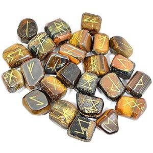 ชุดรูนหินไทเกอร์อายธรรมชาติ หินพลังงานวิคคา สำหรับการทำนายดวงชะตา การพัฒนาสัญชาตญาณ การทำสมาธิเรกิ การปกป้องตัว และรูนไวกิ้ง - Product Image 2