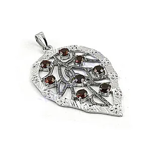 Art Palace Colgante de Plata 925 con Granate en Forma de Hoja, Estilo Vintage, Engaste de Garra, Amuleto Temático de Piedras Preciosas, Joyería Unisex para Uso Diario, Rajasthan - Product Image 1