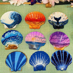 Ornement de coquillage peint à la main du Vietnam fabriqué à partir de véritables coquillages naturels parfait pour la décoration de cadeau souvenir sur le thème de l'océan - Product Image 1