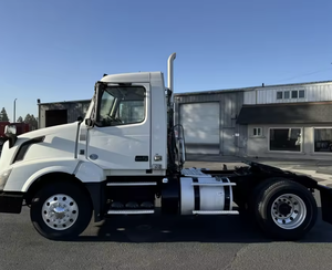 Meilleur!! Tracteur routier diesel poids lourd 6x4 avec cabine couchette pour le transport logistique longue distance sur autoroute - Product Image 2