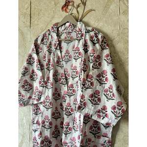Robe kimono en coton à rayures florales pour les moments de détente - Product Image 2