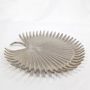 Plats et bols de style japonais en aluminium durable de qualité export, motif grande feuille argentée - Product Image 1