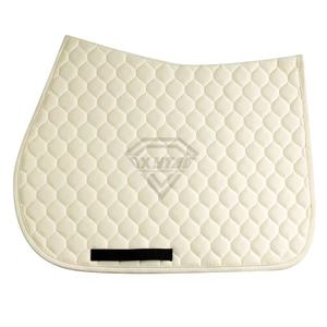 Ensemble d'accessoires d'équitation personnalisables de nouvelle conception 2026, tapis de selle en satin rose, doublure en polycoton, couverture de selle en mousse - Product Image 1