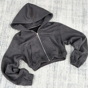 Conjuntos de mujer de último diseño Sudadera con capucha recortada Cremallera con pantalones cortos Impresión de logotipo personalizado Conjuntos sólidos para mujer Servicio OEM - Product Image 2