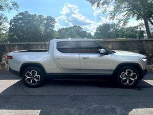 Rivian R1T 2023 Limpia, Versión Adventure Performance, Eléctrica, Motor Dual, Cabina Doble, Tracción en las Cuatro Ruedas, Rines de Aleación R17, Asientos de Cuero Oscuro, Navegación, Volante a la Izquierda - Product Image 2