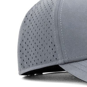Gorra deportiva snapback perforada de poliéster transpirable de secado rápido, con diseño y logotipo personalizados de alta calidad, hecha en Pakistán. - Product Image 3