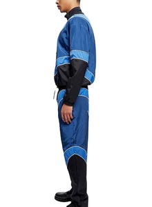 ชุดวอร์มกันลมแบบมีฮู้ดสำหรับผู้ชายไซส์ใหญ่ ดีไซน์ใหม่ ผ้าไนลอนสีพื้น พร้อมกางเกงขายาว รุ่นปี 2026 - Product Image 3