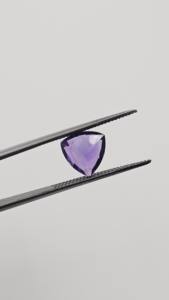 พลอยอเมทิสต์สีม่วงธรรมชาติ 100% คุณภาพเกรดพรีเมียม เงางาม ทรงทริลเลียนคัท ขนาด 8 มม. สำหรับทำเครื่องประดับ - Product Image 5