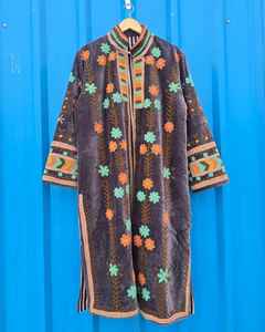 Nueva Chaqueta Larga de Terciopelo con Bordado Suzani de Moda, Chaqueta de Tela de Terciopelo, Chaquetas Largas de Diseñador para Mujer, Hermoso Diseño - Product Image 4