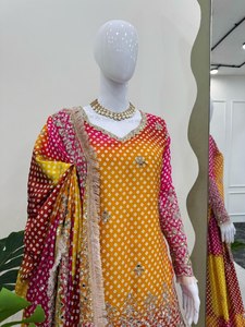 Beautiful Party Wear Top-sharara Y Dupatta Con Impresión digital con hilo Sequnce work - Product Image 2