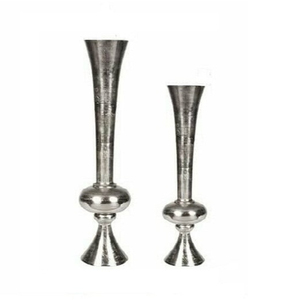 Jarrón de Metal Artesanal con Diseño Floral y Brillo Esculpido para Exhibiciones Florales Elegantes y Decoración Moderna del Hogar - Product Image 1