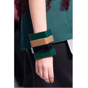 Bracelets en résine imperméables faits à la main pour femmes, finition brillante de qualité supérieure, couleurs personnalisées, bijoux de mode pour mariage et soirée - Product Image 1