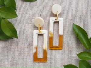 Pendientes de aro hechos a mano de cuerno de búfalo natural en forma de rectángulo, joyería de moda sostenible ligera para mujer - Product Image 6