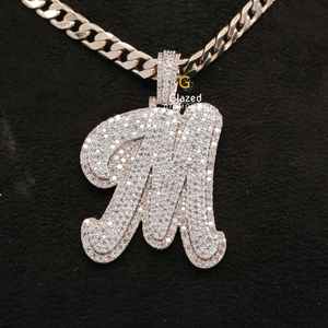 Colgante personalizado totalmente helado con diamantes de moissanita de corte brillante redondo en plata de ley 925 - Product Image 4