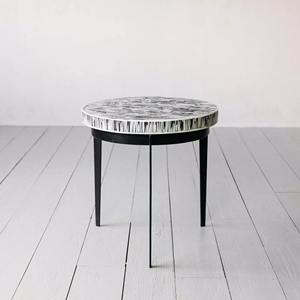 Table d'appoint moderne en verre de forme carrée avec base en métal, parfaite pour le salon, le café, le bureau et les espaces élégants de l'Inde - Product Image 5