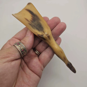 Chausse-pied compact avec manche en bois élégant, finition polie, design ergonomique, parfait pour les voyages, la maison et les cadeaux - Product Image 1