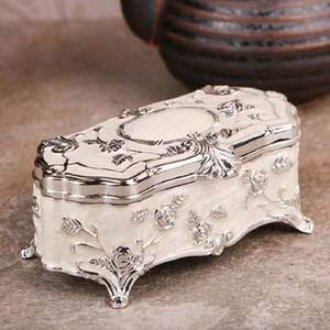 กล่องเครื่องประดับที่มีลวดลายเป็นเส้นสีเงินที่สวยงามประดับด้วยไพลินที่โดดเด่นการออกแบบที่ประณีตมากในราคาขายส่ง - Product Image 3