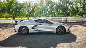 Corvette Stingray 2LT Coupé 2023 Inspeccionado, ~3,400 Millas, Paquete Hennessey H700, Motor V8 Supercargado, Equipamiento de Alta Gama - Product Image 3