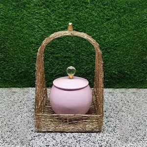 ตะกร้าโลหะใหม่ที่น่าทึ่งพร้อมเหยือกเซรามิกสีชมพูและลูกบิดคริสตัล - Product Image 2