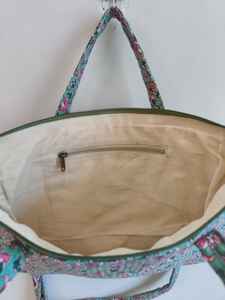 Sac pour ordinateur portable matelassé floral vintage de haute qualité fait à la main avec fermeture éclair et poignée pour les voyages - Product Image 2