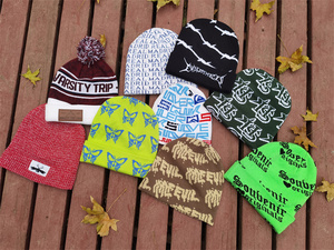 Gorro de punto de invierno personalizado de alta calidad con logotipo completo Jacquard Faux Fur Mohair Beanie con patrón de lazo de calavera Nuevo diseño - Product Image 2