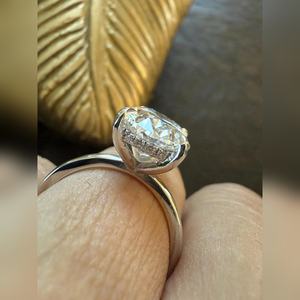 Vente flash : Bague en diamant ovale 4 carats avec halo caché, diamant de laboratoire en platine, bijoux de fiançailles et de mariage, fabricant et fournisseur - Product Image 3