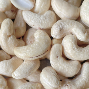 Noix de cajou brutes en Afrique Noix de cajou WW180, WW240, WW320 SANTIGO de Santigo Vietnam - Product Image 1