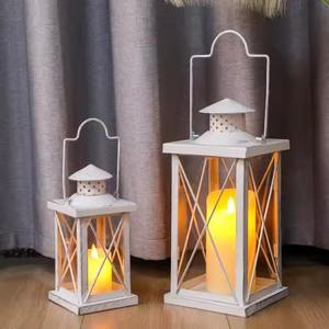 Linterna cromada brillante artesanal H.M.A con acabado de acero pulido y vidrio para interiores elegantes - Product Image 4