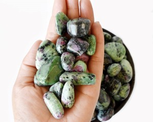 Piedras de Zoisita Rubí Pulimentadas a Mano al por Mayor para Múltiples Usos, Diseño Excelente, Piedra de Cristal Pulida a Mano - Product Image 6