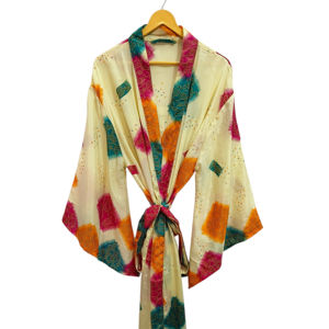 Robe kimono patchwork à la mode, couvre-bikini, vêtement de nuit, robe longue, kimono en soie recyclée vintage indienne fait à la main - Product Image 1