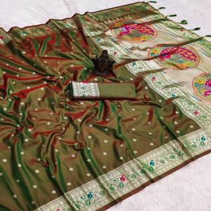ผ้าไหมบาแนรัสแท้ VASTRA COTTAGE พร้อมลายปักด้วยด้ายซารีทั่วผืน ดีไซน์หรูหราด้วยพัลลูที่สวยงาม และเสื้อทอผ้าไหมแบบตัดสี - Product Image 2