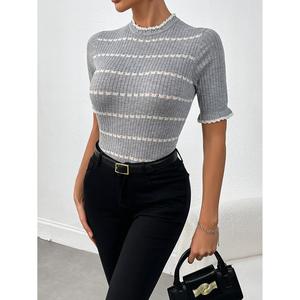 Pull en tricot de soie à imprimé cerises vintage pour femme - Col montant, manches courtes, côtelé - Product Image 4
