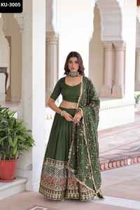 ชุดเลเฮนกาโชลีผ้าไหมวิชิตร้าแบบดั้งเดิมของอินเดีย ประดับด้วยเลื่อมและงานปักด้วยด้ายอย่างประณีต เหมาะสำหรับงานแต่งงานและงานเทศกาล - Product Image 4